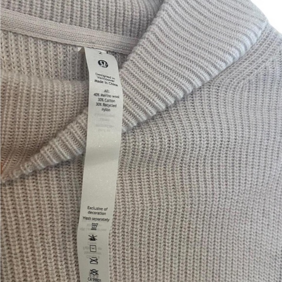 lululemon Women's Turtleneck Sweater - Merino/Cotton Blend - Picture 5 of 7